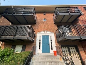 Building Photo - Gorgeous 2 Bed 1 Bath Condo with Private Balcony, UTILITIES INCLUDED, In Mayflower Square
