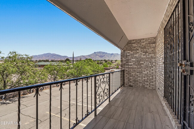 Building Photo - 6700 Escondido Dr