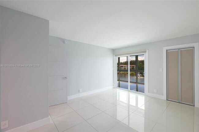 Building Photo - 1902 Bermuda Cir