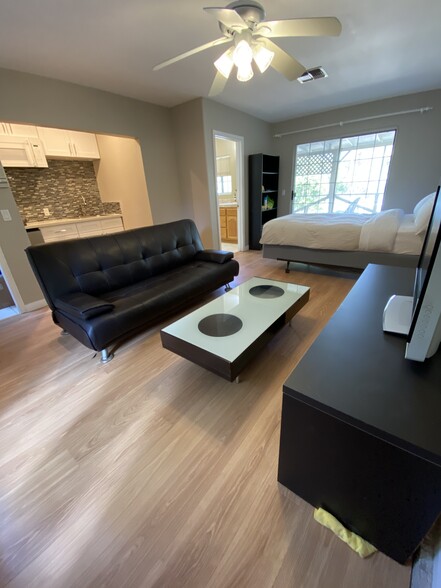 Building Photo - 777 Stephens Avenue