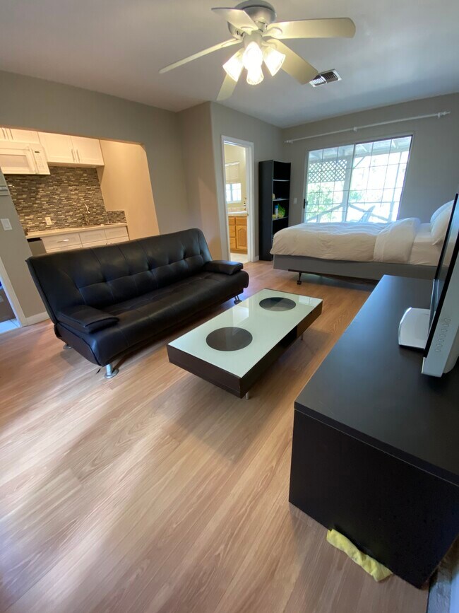 Building Photo - 777 Stephens Avenue