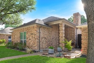 Building Photo - 14140 Regency Pl