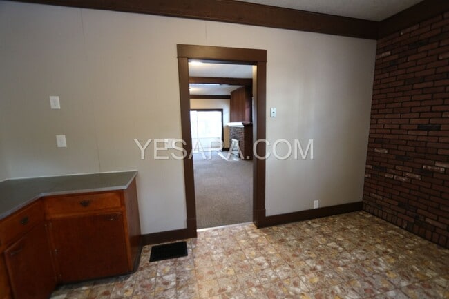 Building Photo - 2 Bedroom 1 Bath