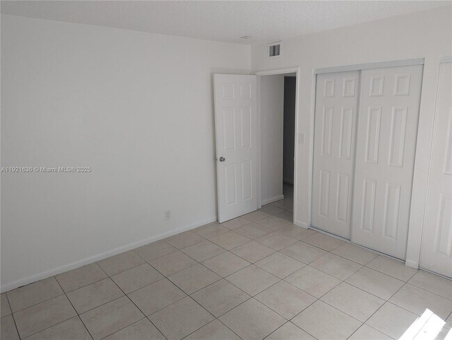 Building Photo - 31 SE 2nd Ave