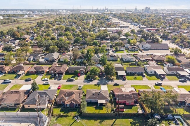 Building Photo - 1201 17th St