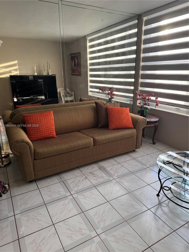 Building Photo - 2899 Collins Ave