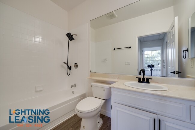 Building Photo - 15132 1/2 Magnolia Blvd-103D