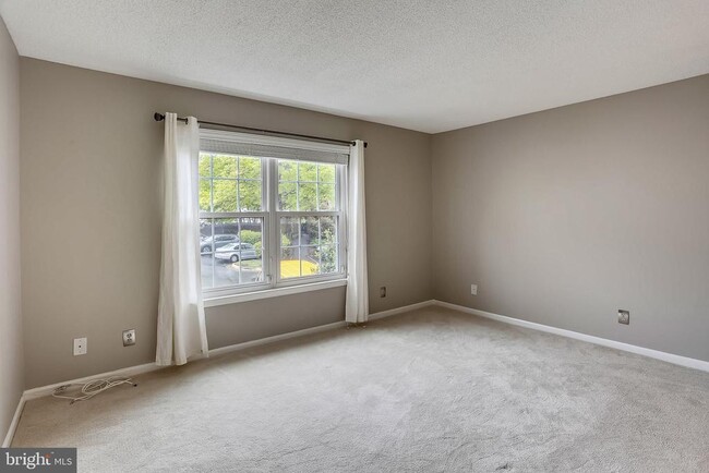 Building Photo - 12103 Greenway Ct