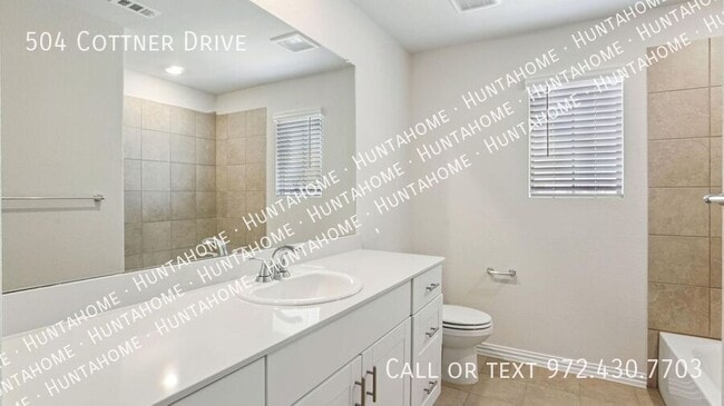 Building Photo - 504 Cottner Dr