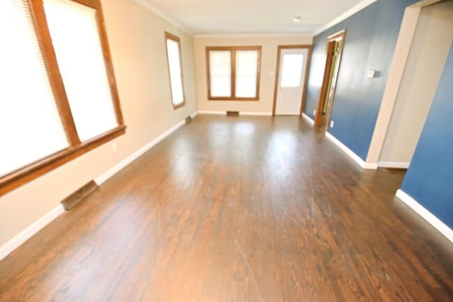 Building Photo - 2 bedroom 2 bath home with 2 story garage