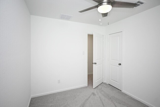 Building Photo - 7639 Varo Gln