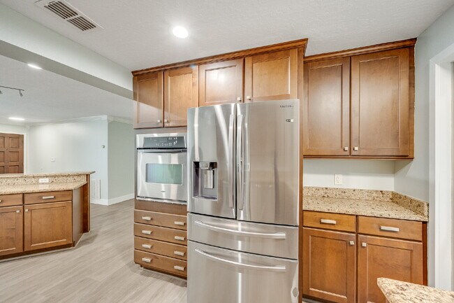 Building Photo - 4 bedroom, 2 bathroom Beachside, Pool Home!