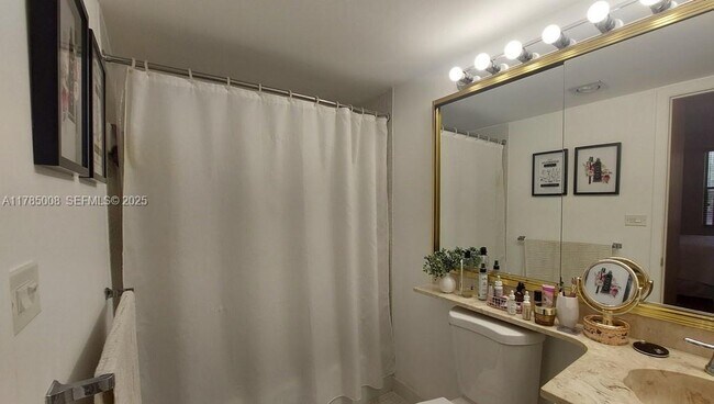 Building Photo - 14211 N Kendall Dr