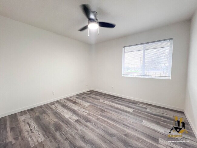 Building Photo - 1507 Nogales St