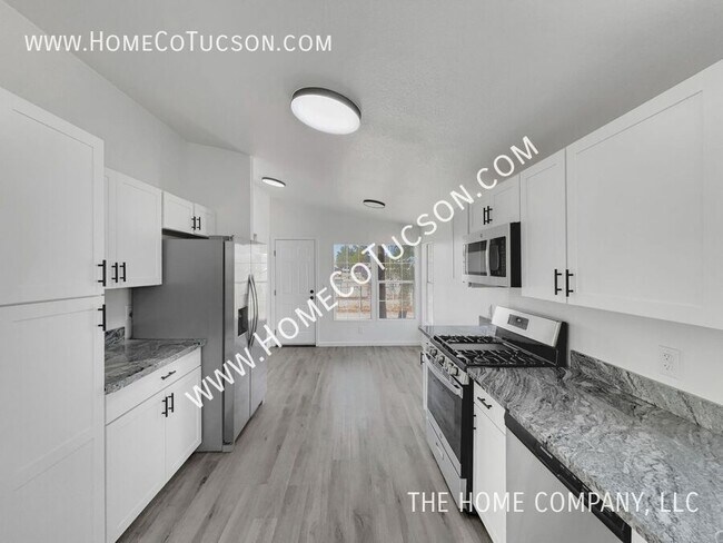Building Photo - 2662 W Golda St