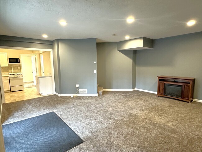 Building Photo - 15493 Yellow Pine St NW