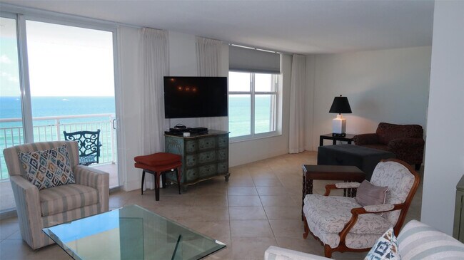 Building Photo - 1051 Hillsboro Mile