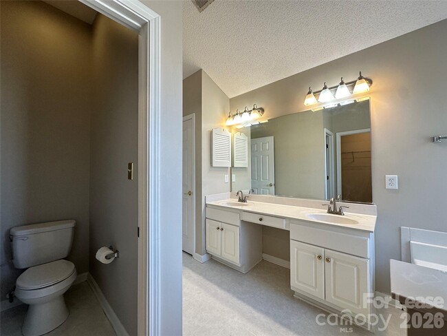 Building Photo - 5650 Berry Ridge Dr