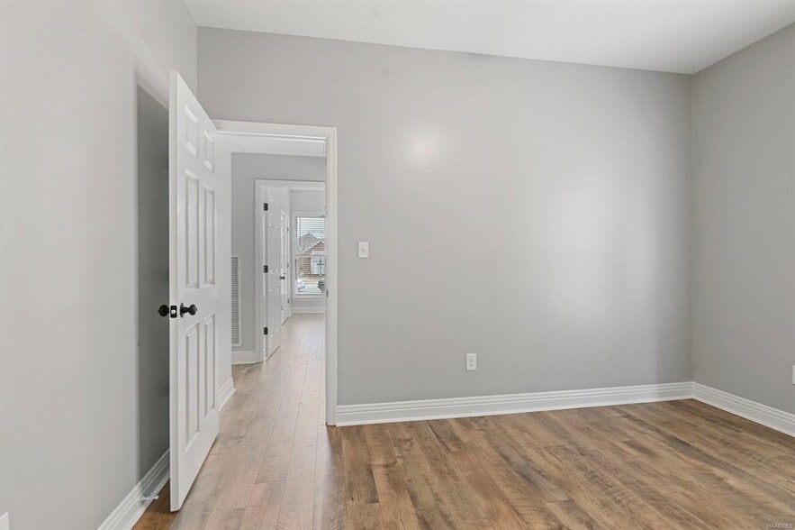 Building Photo - 8920 Green Chase Dr