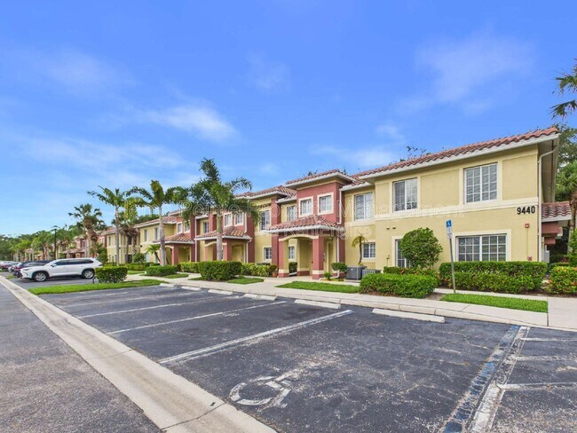 Building Photo - 9440 Ivy Brook Run