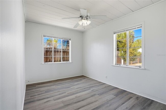 Building Photo - 755 Alamanda Way S