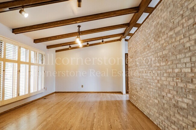 Building Photo - 3427 Clubheights Dr