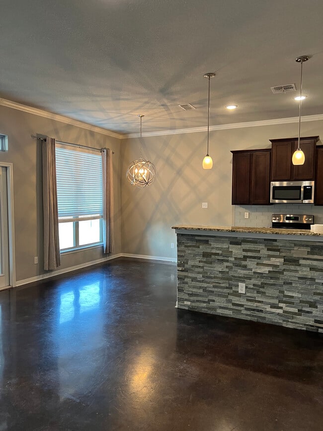 Building Photo - 8119 Redbrush