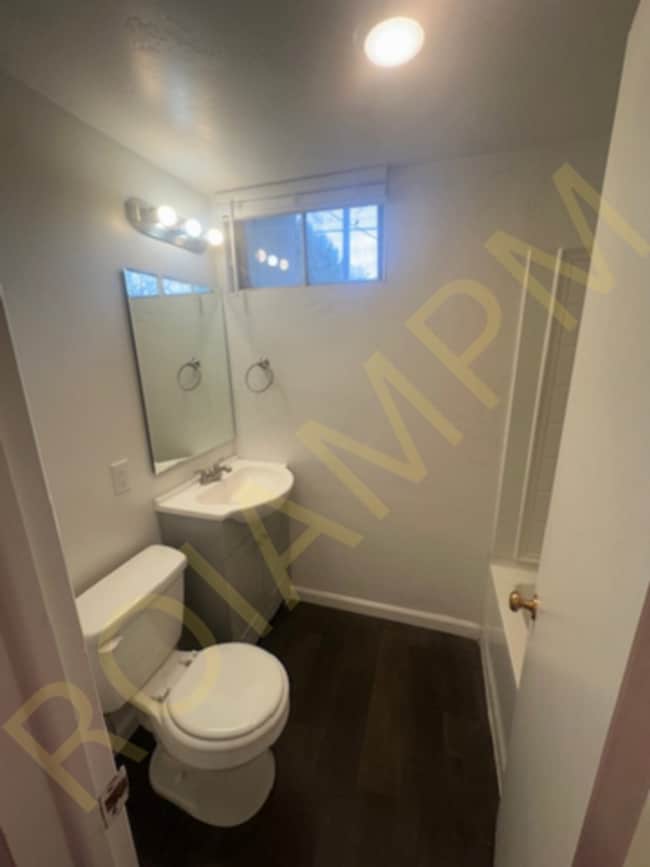 Building Photo - 3 Bed / 2 Bath Home – Fenced Yard & Garage