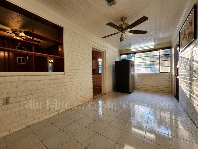 Building Photo - 102 Chippewa Dr