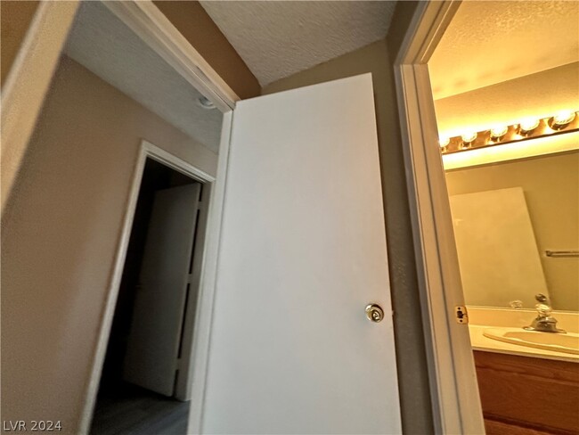Building Photo - 6873 Tamarus St