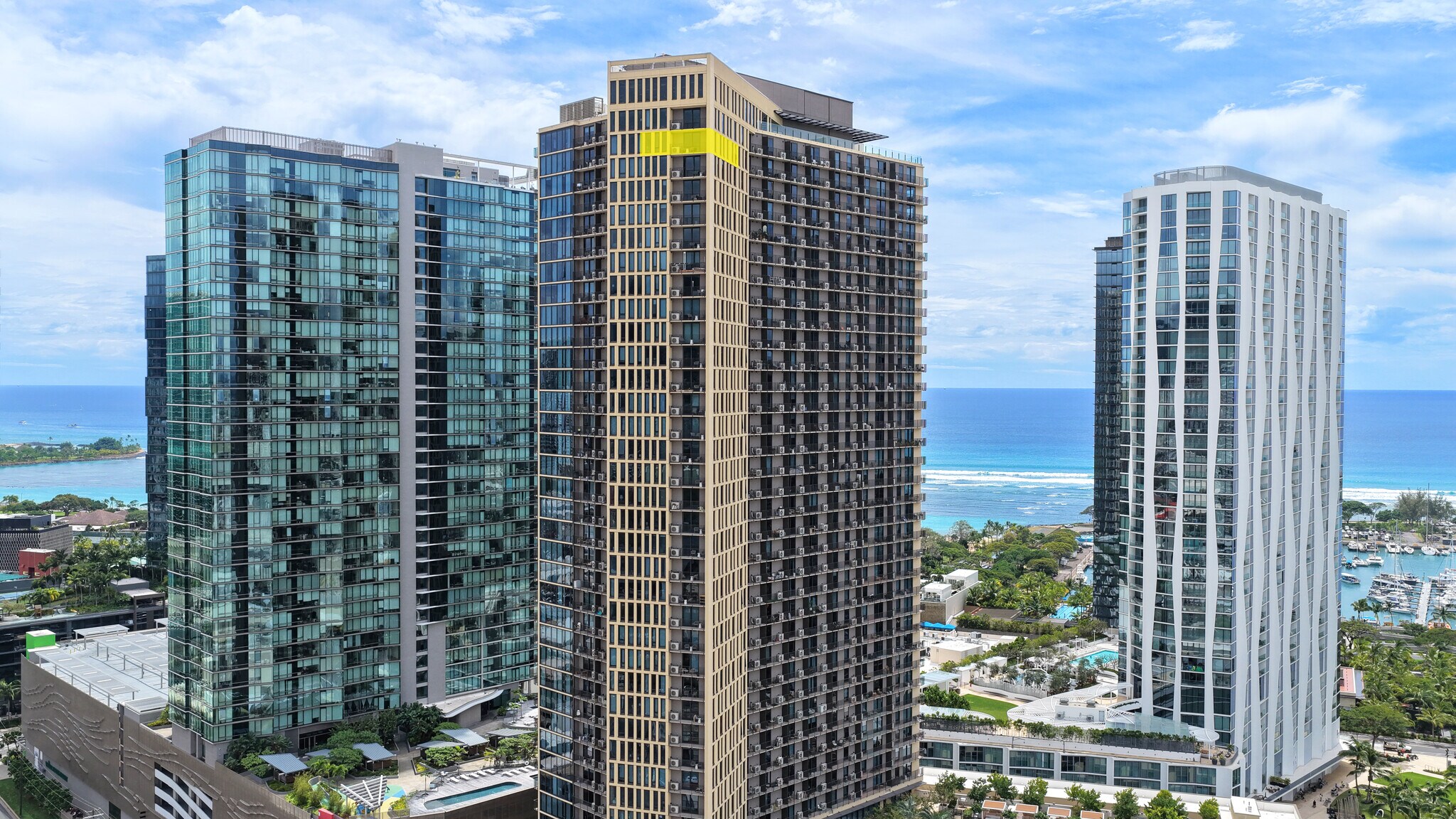 Building Photo - 987 Queen St