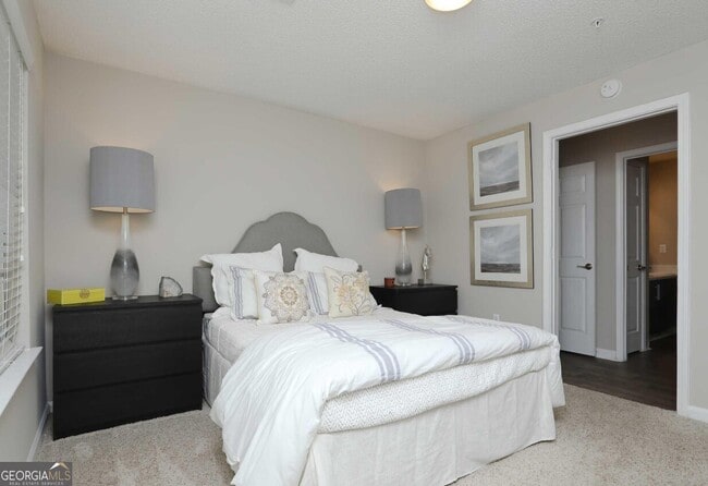 Building Photo - 9200 Roberts Dr