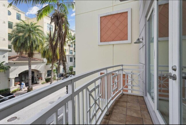 Building Photo - 12 SE 1st Ave