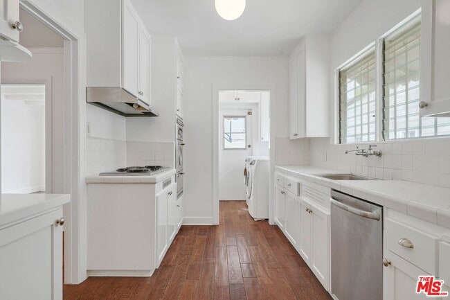 Building Photo - 458 S Citrus Ave