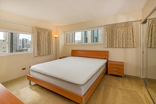 Building Photo - Breathtaking  2-Bedroom/1.5-Bath - $3650.00