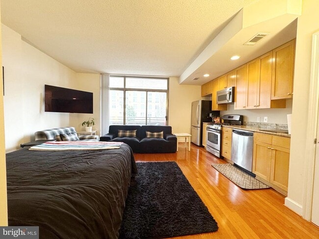 Building Photo - 3650 S Glebe Rd