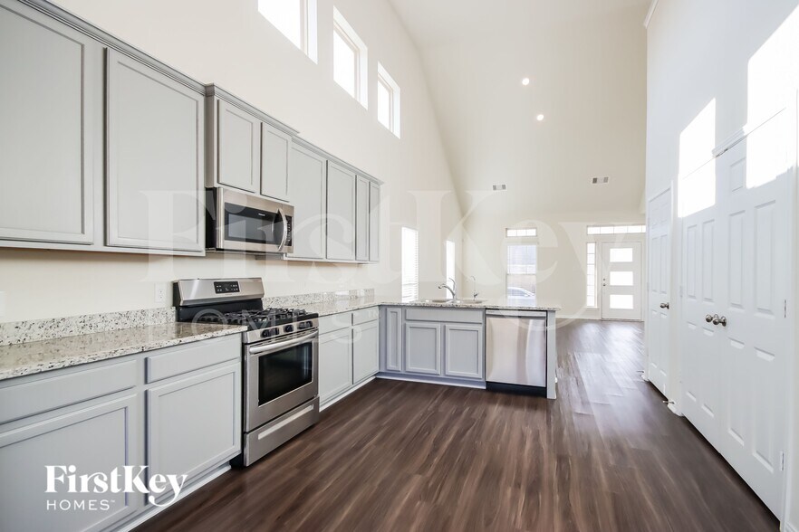 Building Photo - 12543 Highgrove Springs Dr