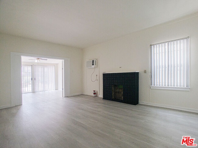 Building Photo - 336 S Wilton Pl