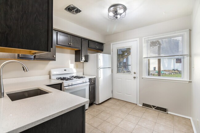 Building Photo - W166N9182 Grand Ave