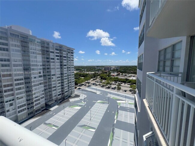 Building Photo - 18051 Biscayne Blvd