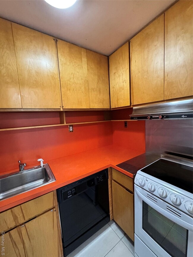 Building Photo - 84-88-88 E Main St