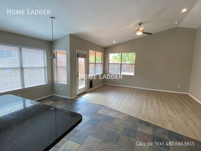 Building Photo - 4723 E Weaver Rd