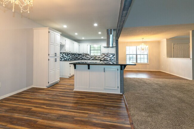 Building Photo - Newly Renovated 4 Bed / 3.5 Bath in Tulsa ...