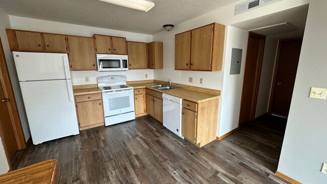Building Photo - Pebble Creek Apartments - 5405