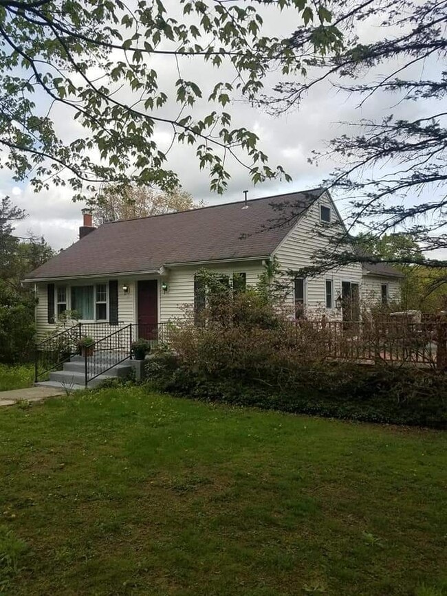 Building Photo - 3 Orchard Ln