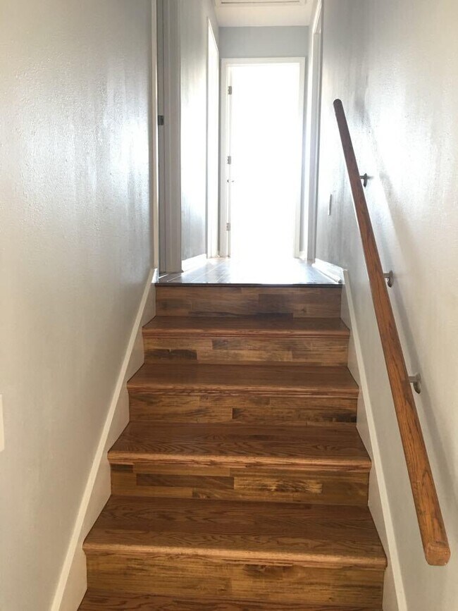 Building Photo - 1221 Quail Ridge Dr