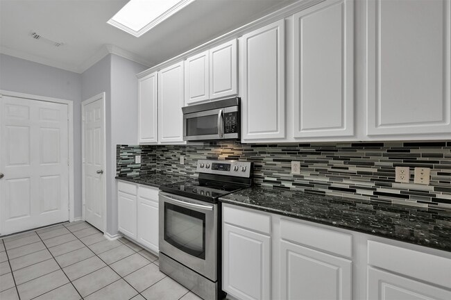 Building Photo - 3 Peach Ridge Pl