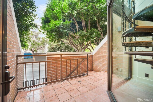 Building Photo - 101 Lombard St