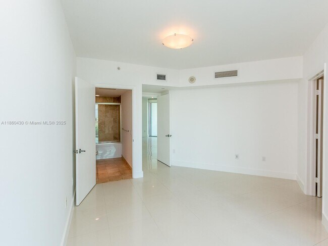 Building Photo - 350 S Miami Ave
