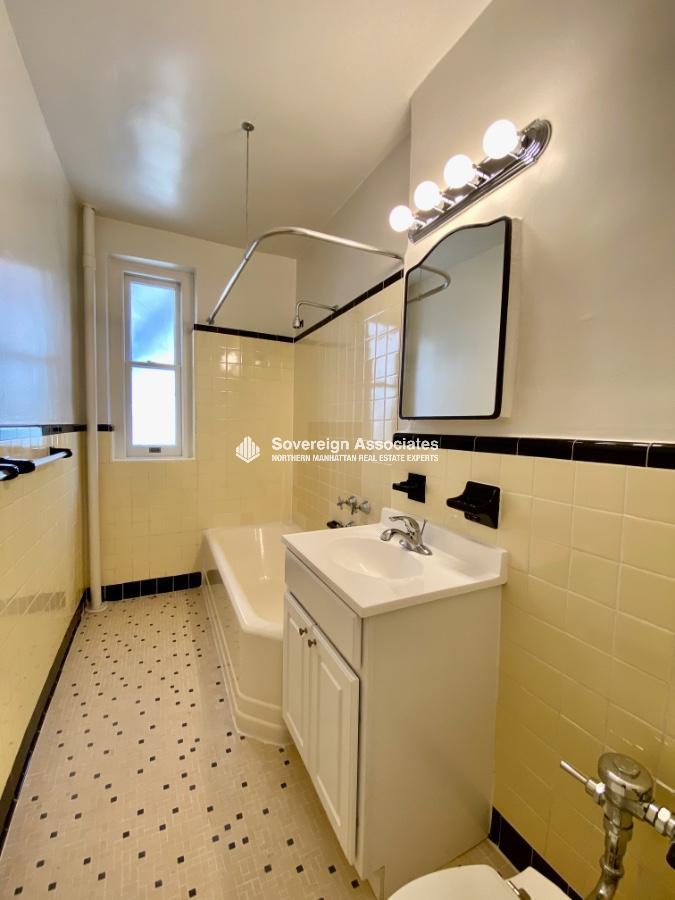 Building Photo - 135 W 225th St